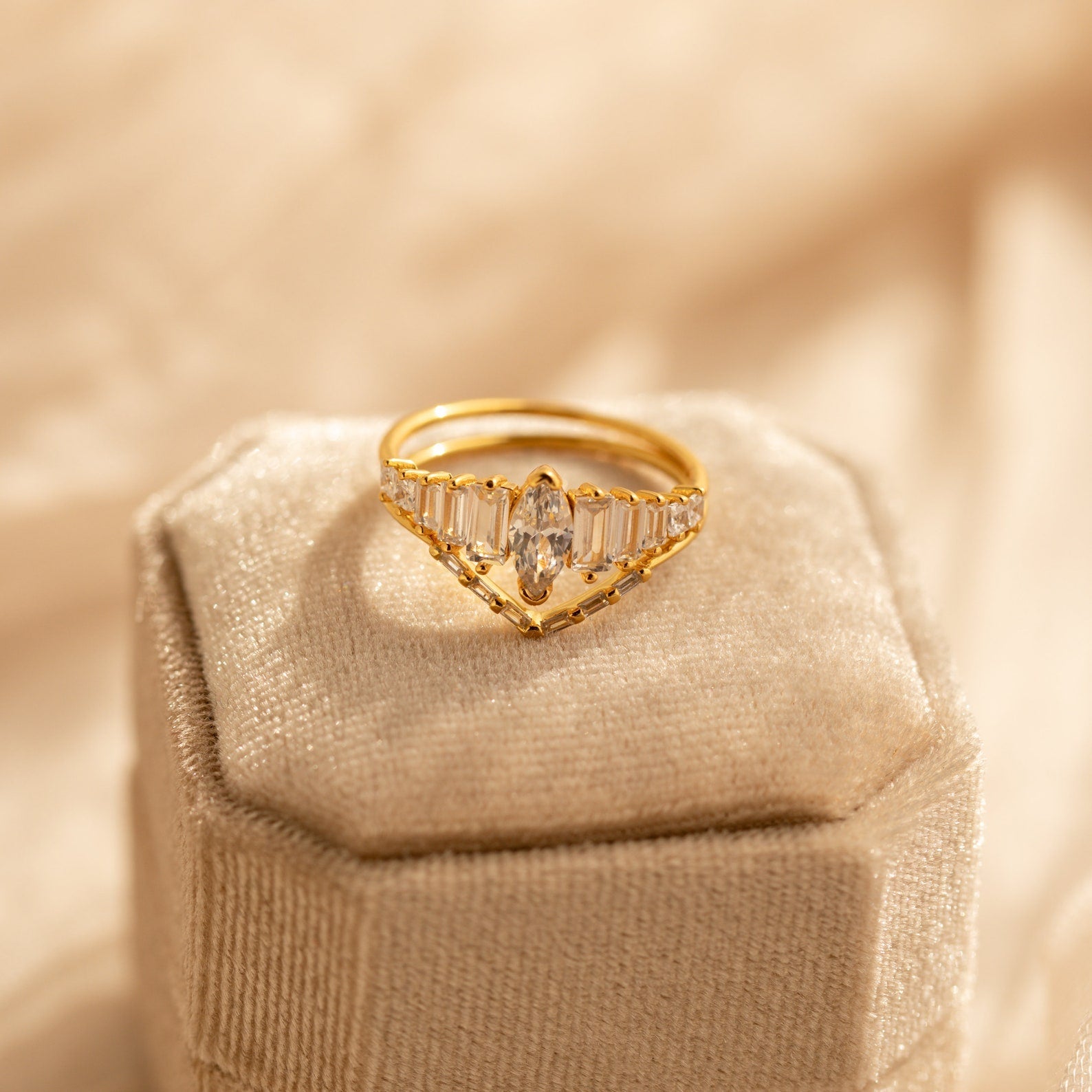 Vintage Radiance: Art Deco Diamond Ring Set